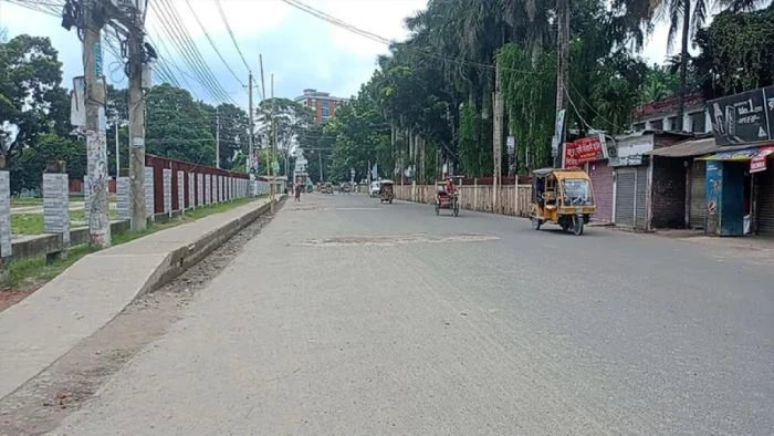 গোপালগঞ্জে কারফিউ শিথিল, সকাল ৬টা থেকে রাত ৮টা পর্যন্ত বাইরে থাকার অনুমতি